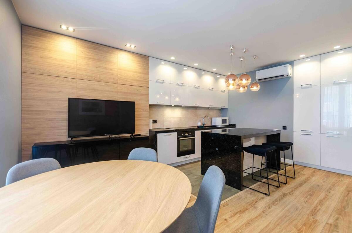 Petrovdom 190-199-216 In Spacious Apartments At Rc New York Concept House 키예프 외부 사진